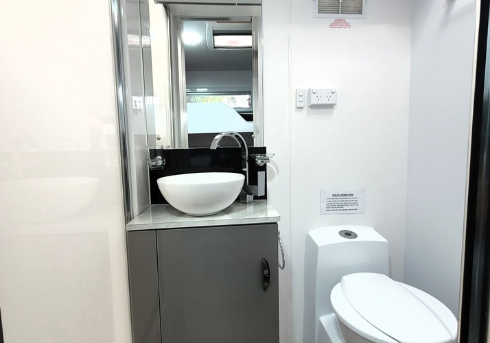 Image of a Caravan - Image 5