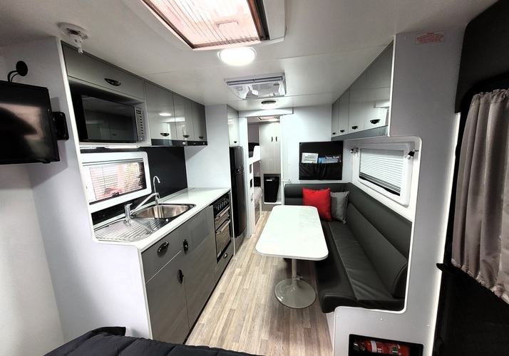 Image of a Caravan - Image 7