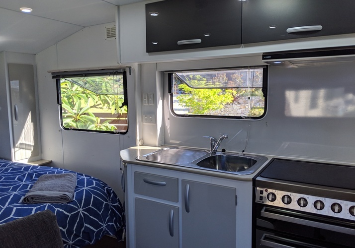 Image of a Caravan - Image 6