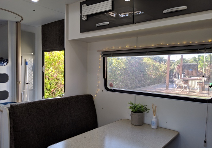Image of a Caravan - Image 7