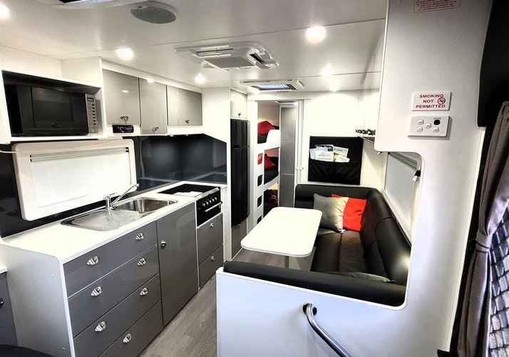 Image of a Caravan - Image 3