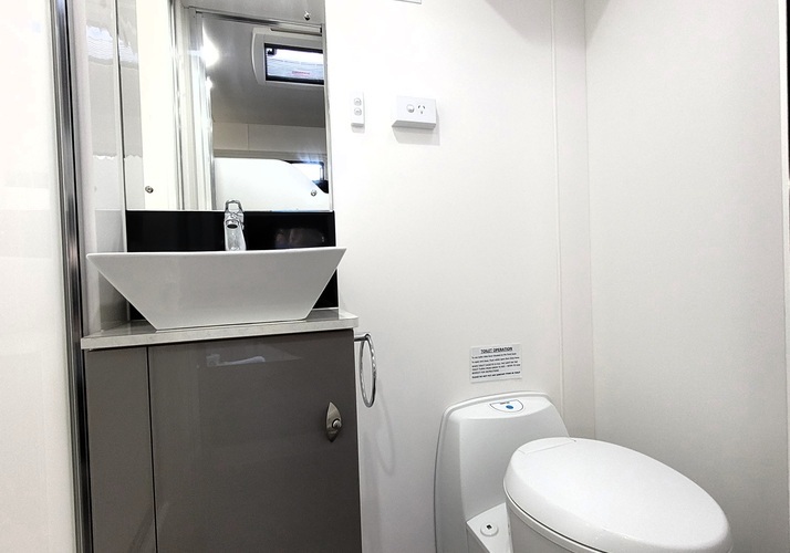 Image of a Caravan - Image 5
