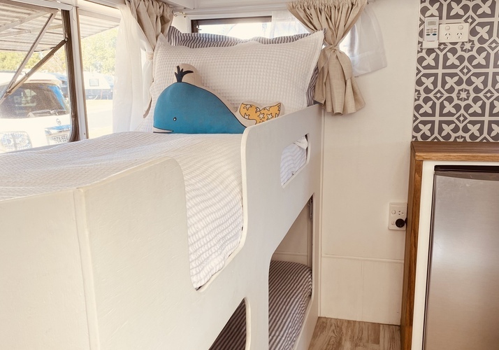 Image of a Caravan - Image 8