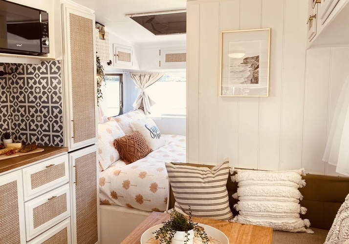 Image of a Caravan - Image 7