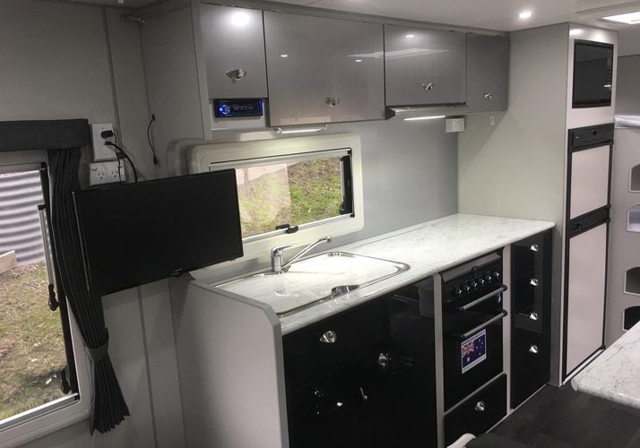 Image of a Caravan - Image 2