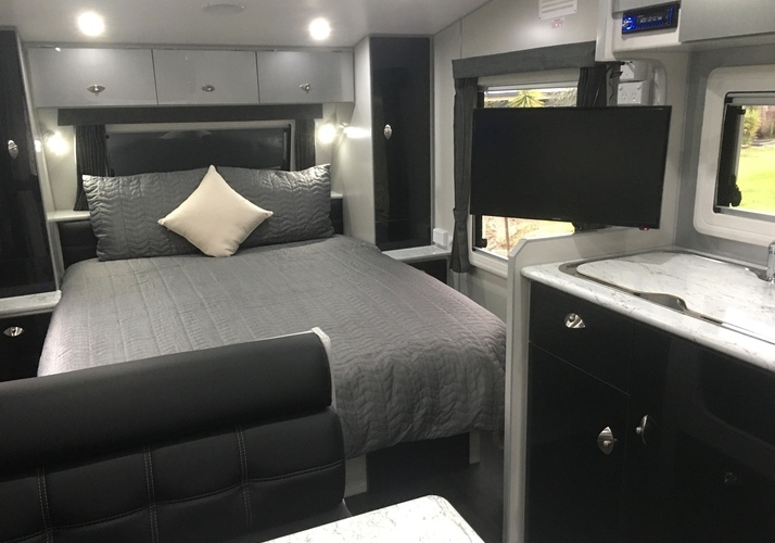 Image of a Caravan - Image 12