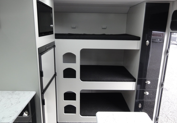 Image of a Caravan - Image 9