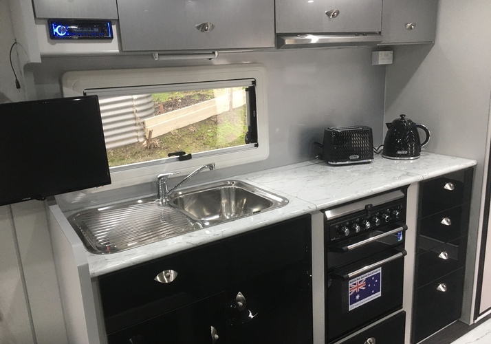 Image of a Caravan - Image 10