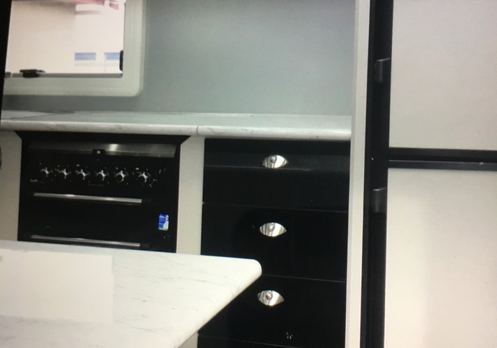 Image of a Caravan - Image 11