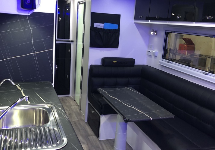 Image of a Caravan - Image 3