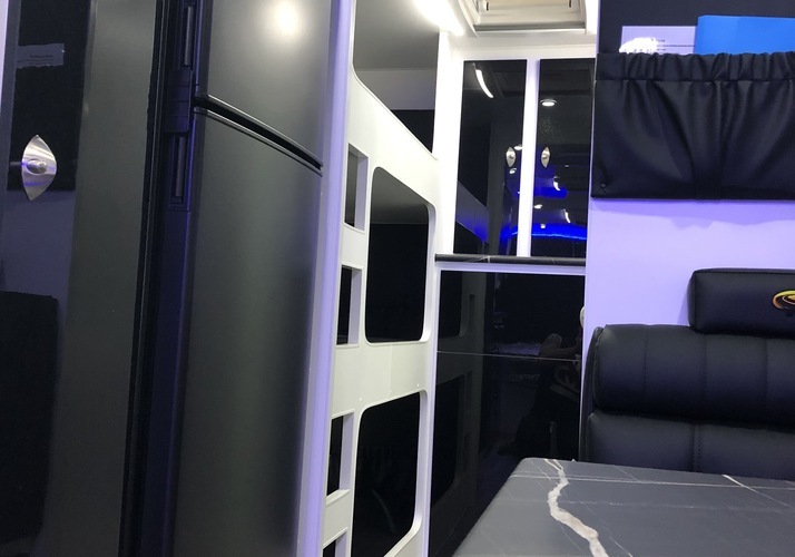 Image of a Caravan - Image 5