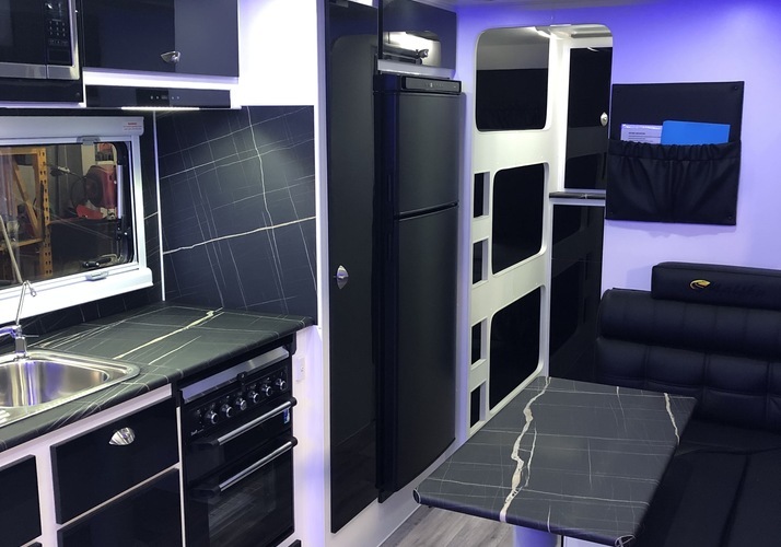 Image of a Caravan - Image 2