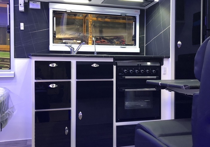 Image of a Caravan - Image 4