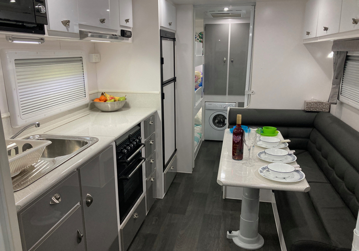 Image of a Caravan - Image 6