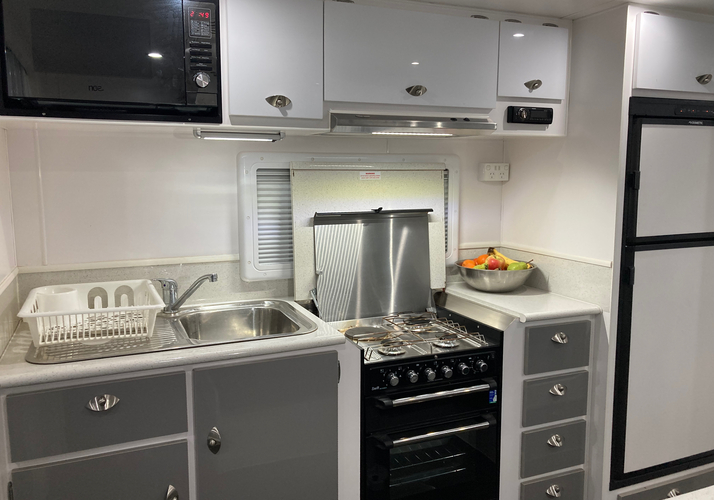 Image of a Caravan - Image 7