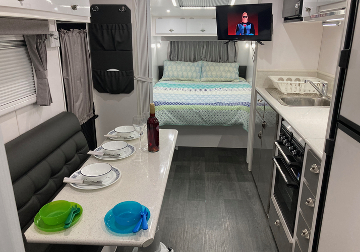 Image of a Caravan - Image 5