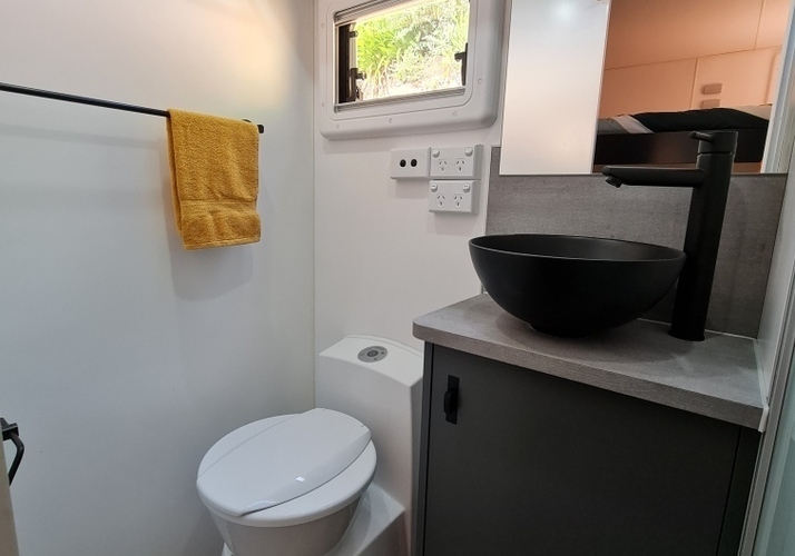 Image of a Caravan - Image 5