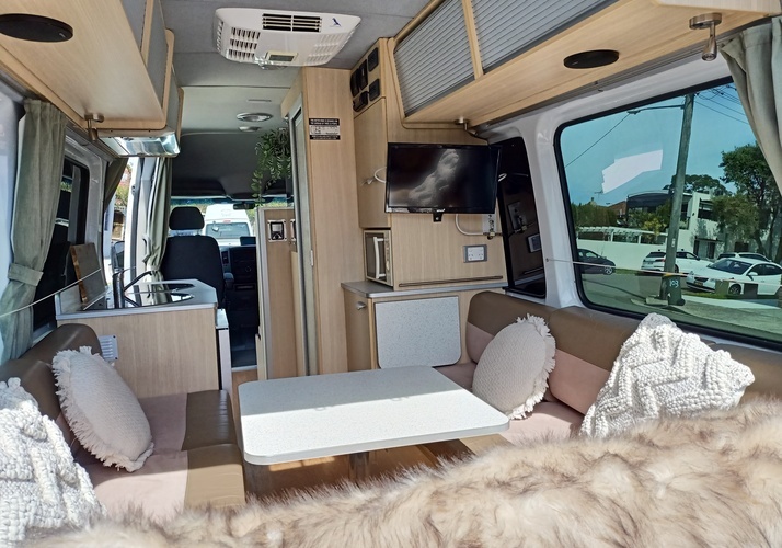Image of a Motorhome - Image 7