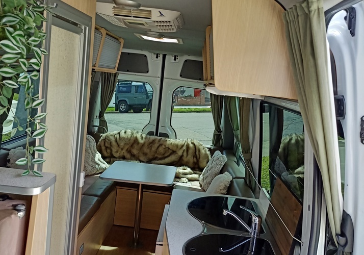 Image of a Motorhome - Image 5