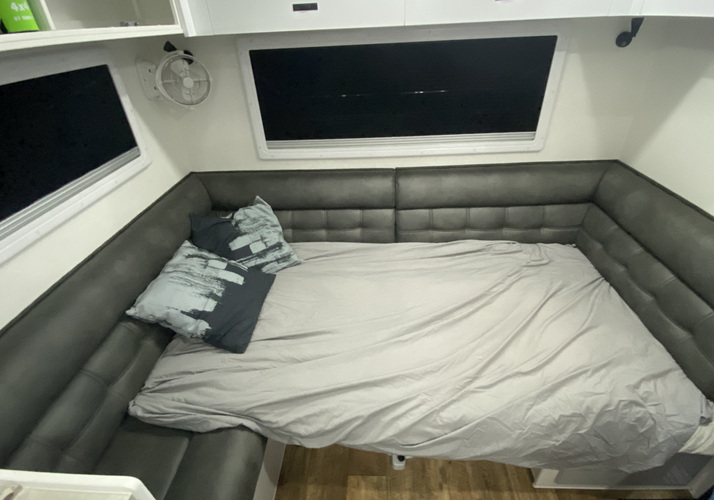 Image of a Caravan - Image 9