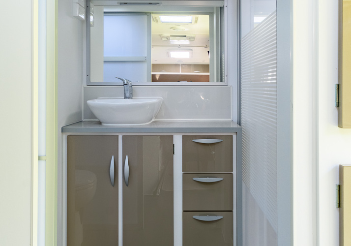 Image of a Caravan - Image 12