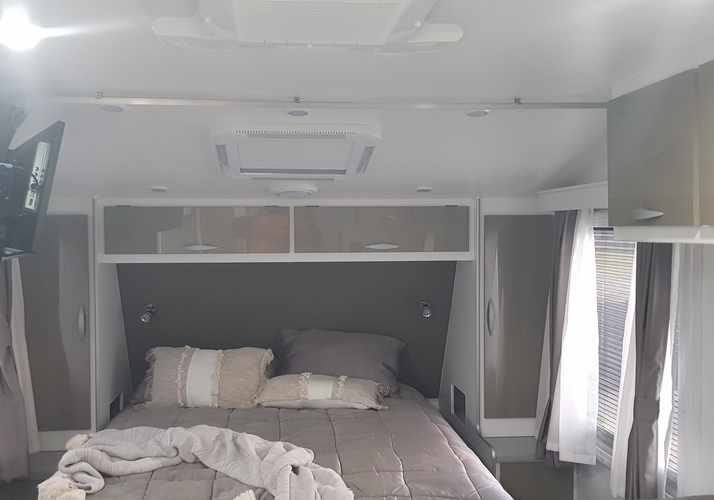 Image of a Caravan - Image 14
