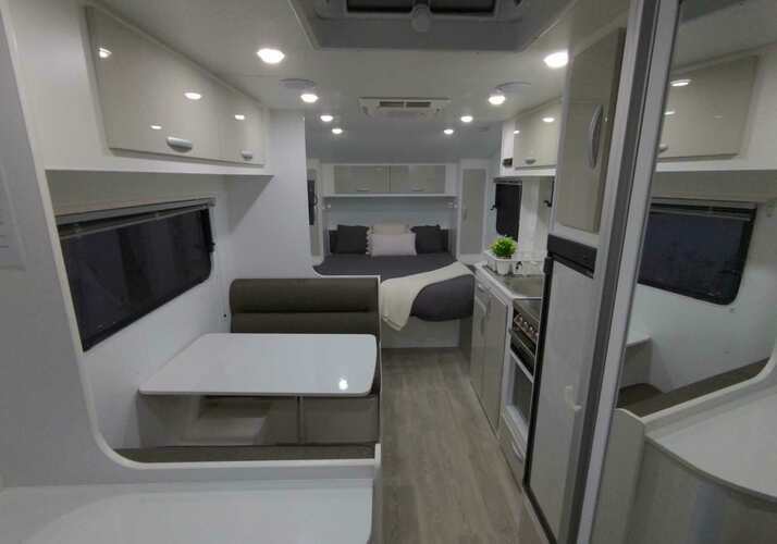 Image of a Caravan - Image 3