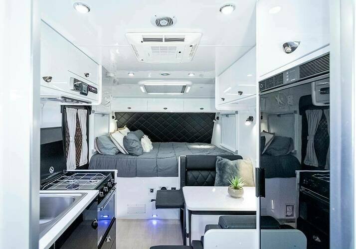 Image of a Caravan - Image 8