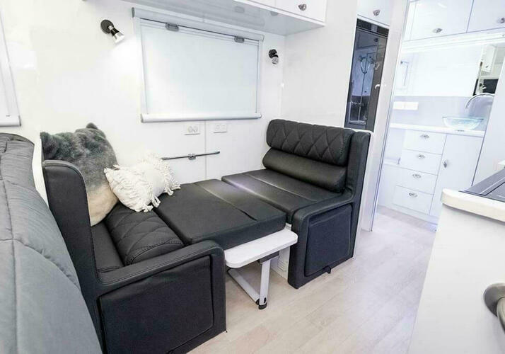 Image of a Caravan - Image 3