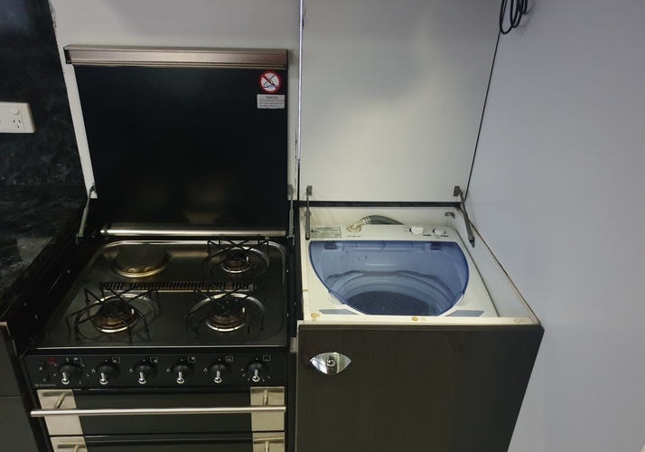 Image of a Caravan - Image 7