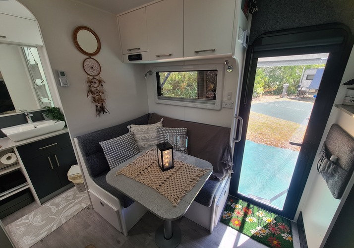 Image of a Caravan - Image 3