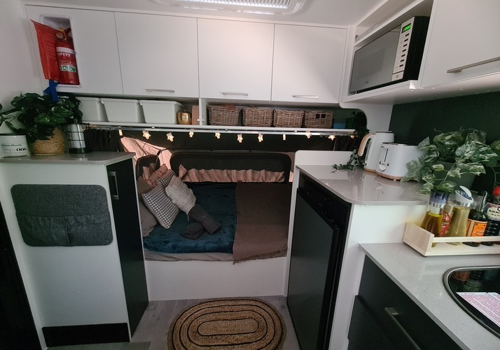 Image of a Caravan - Image 4