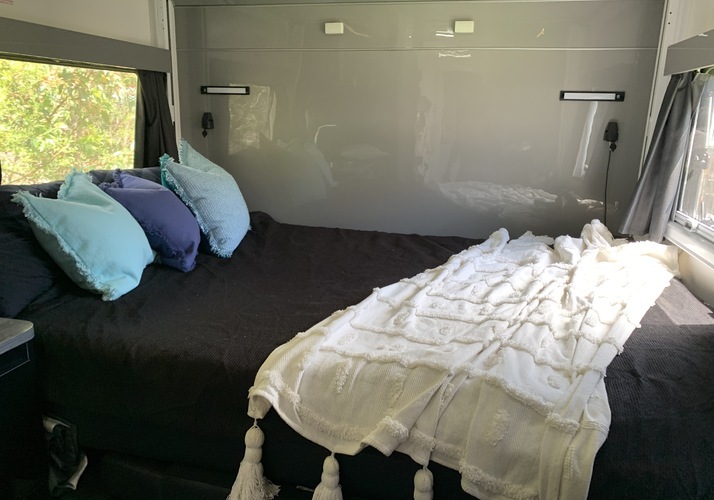 Image of a Caravan - Image 3