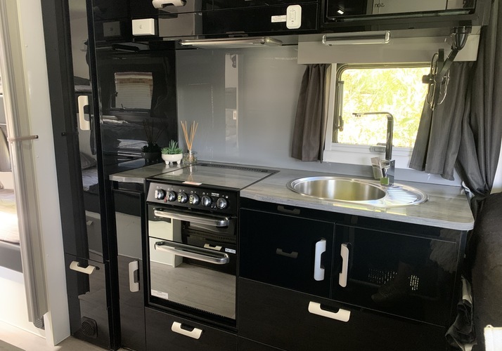 Image of a Caravan - Image 4