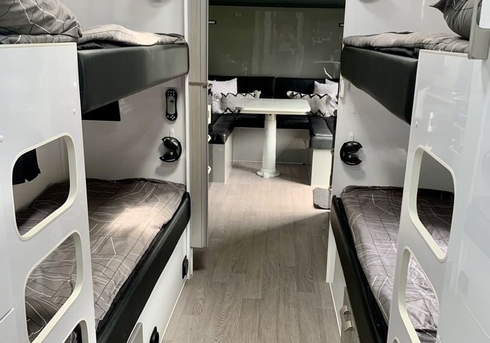 Image of a Caravan - Image 5