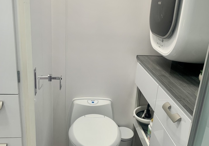 Image of a Caravan - Image 10