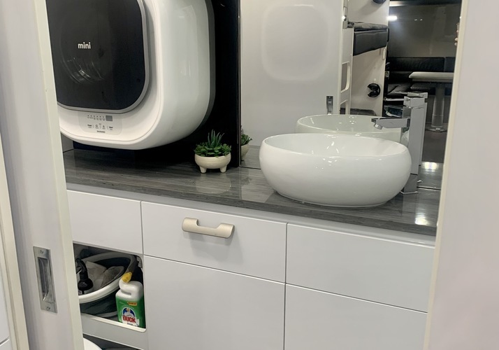 Image of a Caravan - Image 11