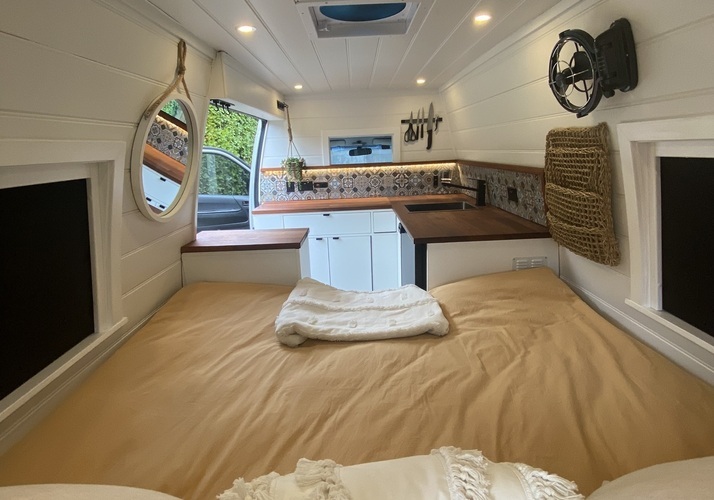 Image of a Campervan - Image 12