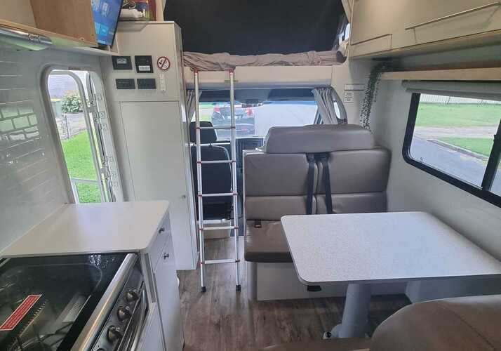 Image of a Motorhome - Image 3