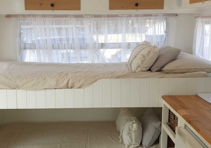 Image of a Caravan - Image 7