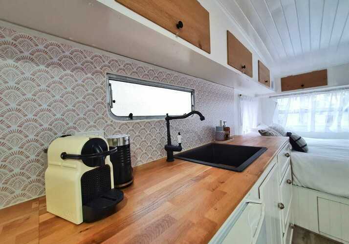 Image of a Caravan - Image 3