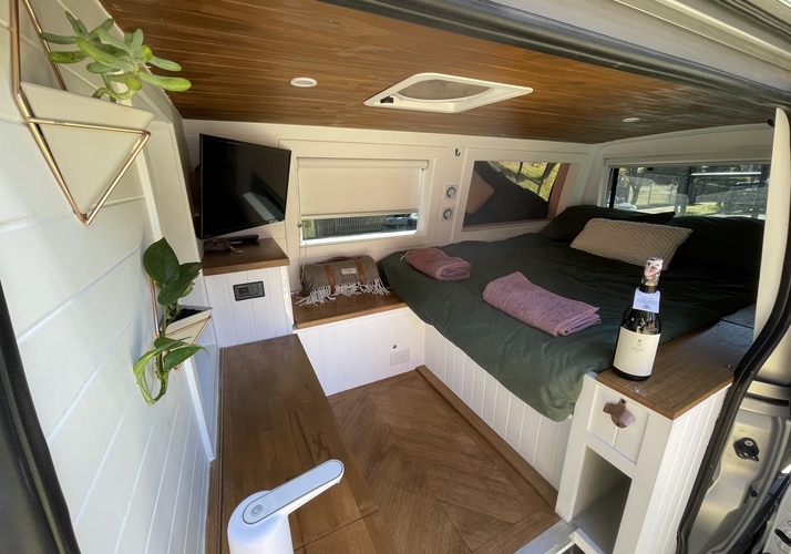 Image of a Campervan - Image 11