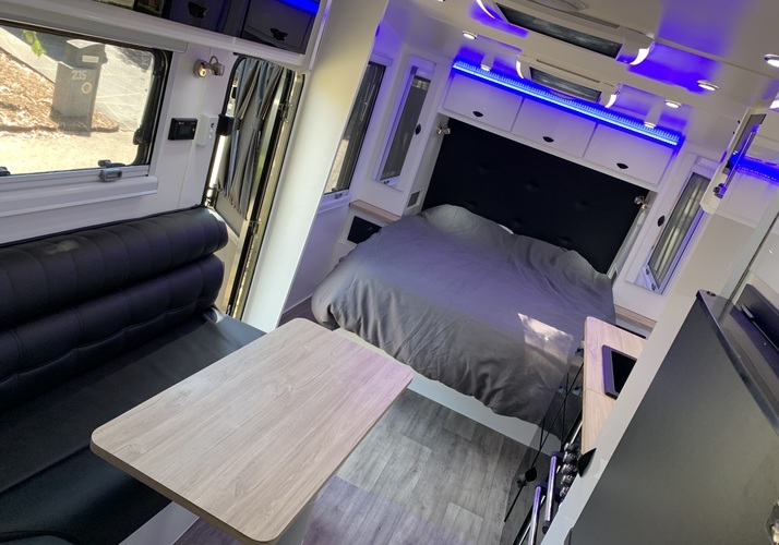 Image of a Caravan - Image 7