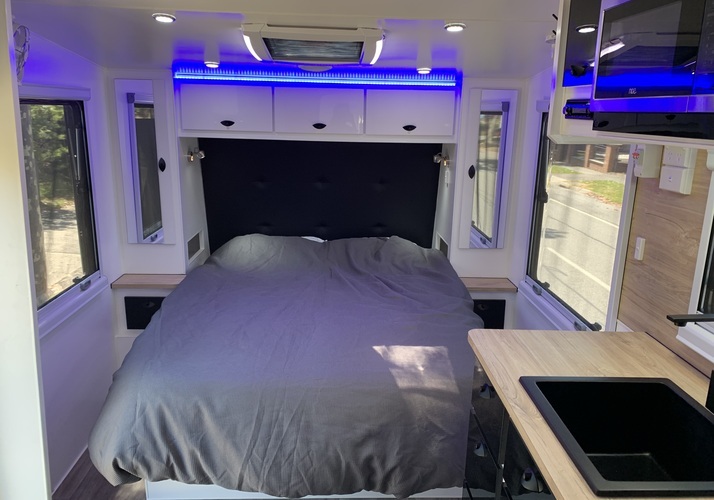 Image of a Caravan - Image 6