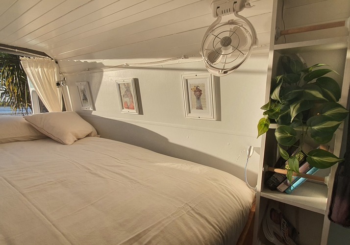 Image of a Campervan - Image 10