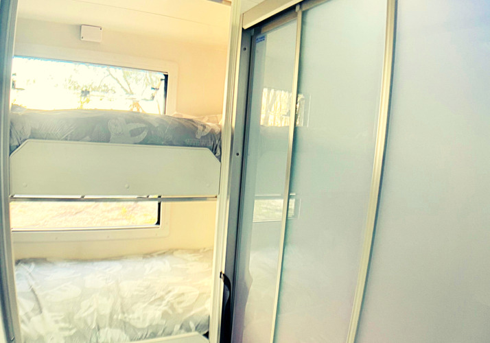 Image of a Caravan - Image 9