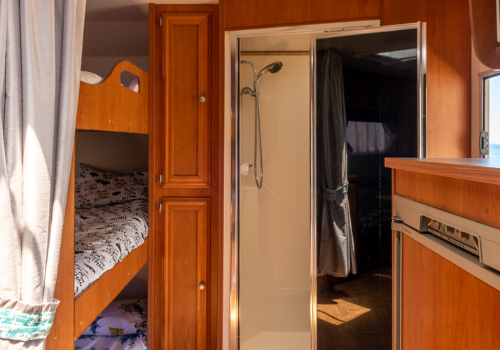 Image of a Caravan - Image 7