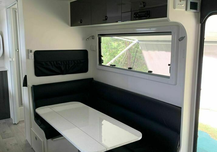 Image of a Caravan - Image 11