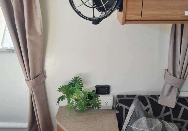 Image of a Caravan - Image 4