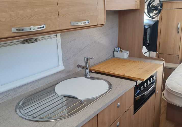 Image of a Caravan - Image 6